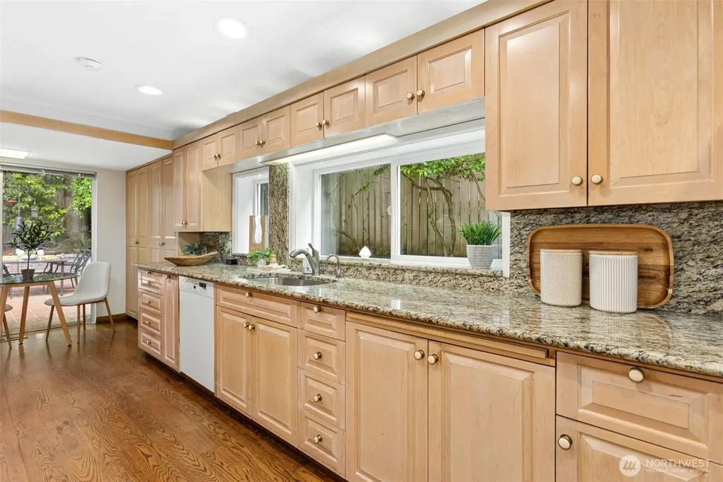 6016 NE Keswick Drive Seattle WA 98105