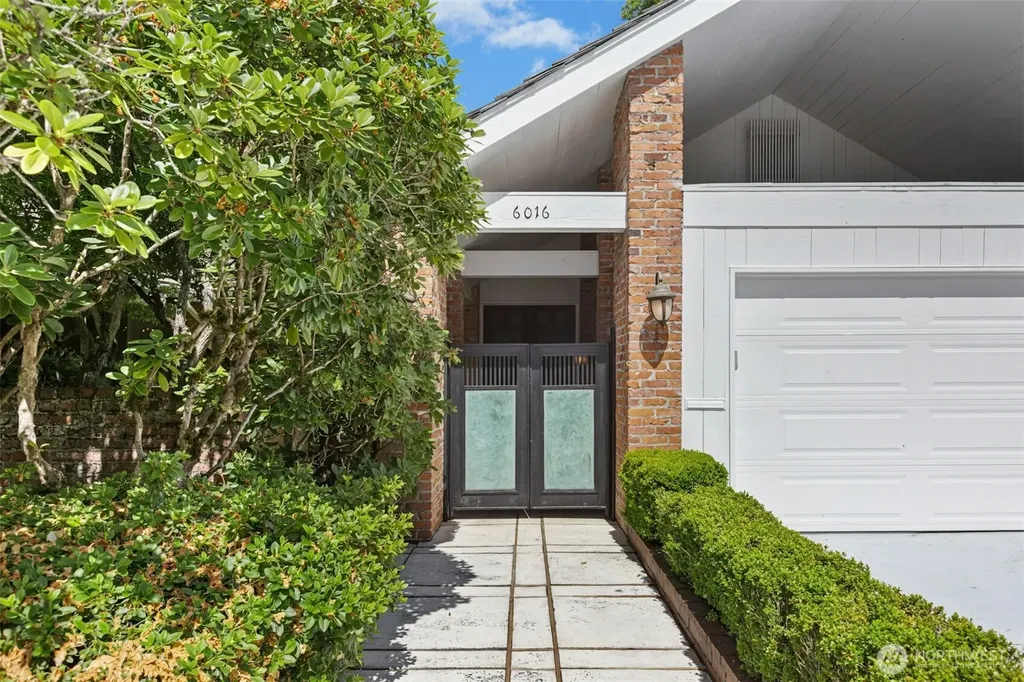 6016 NE Keswick Drive Seattle WA 98105