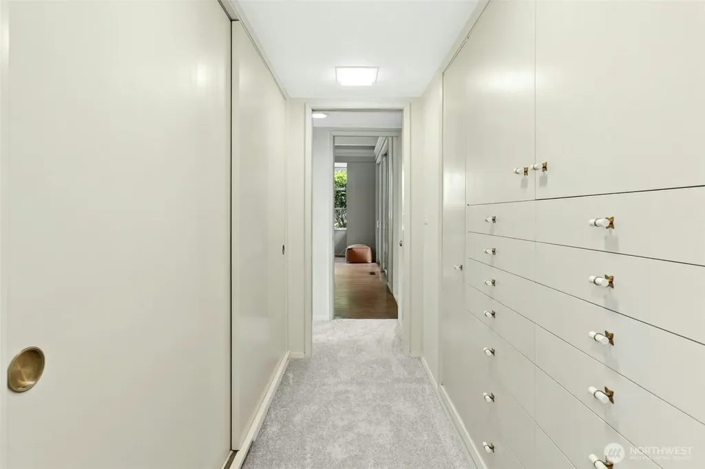 6016 NE Keswick Drive Seattle WA 98105