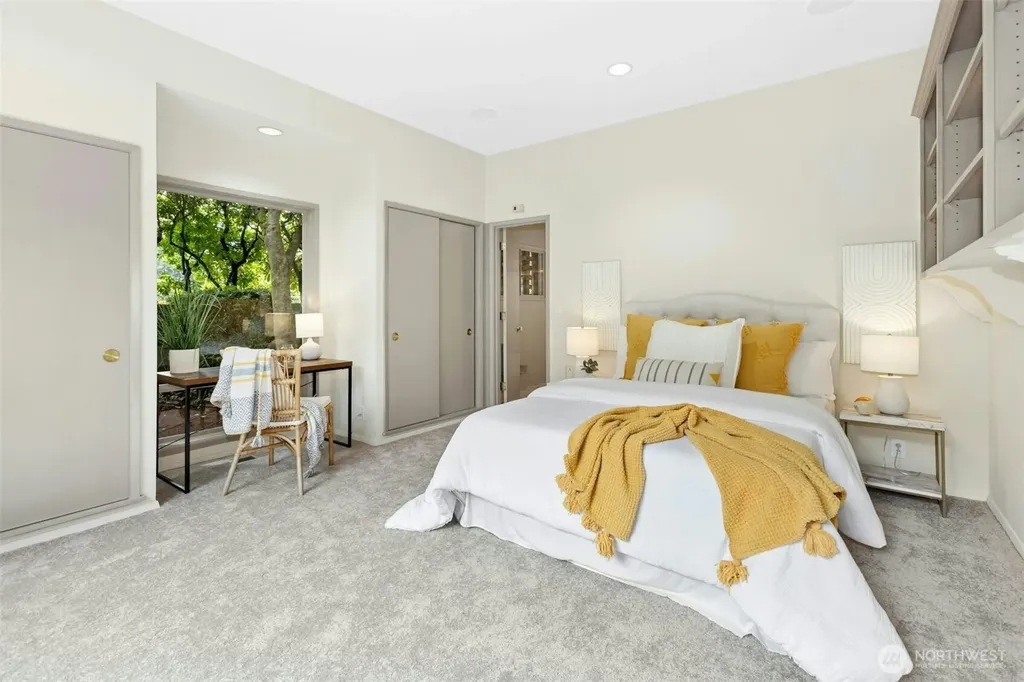 6016 NE Keswick Drive Seattle WA 98105