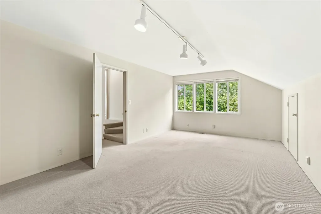 6016 NE Keswick Drive Seattle WA 98105