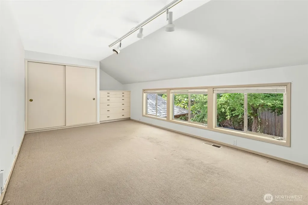 6016 NE Keswick Drive Seattle WA 98105