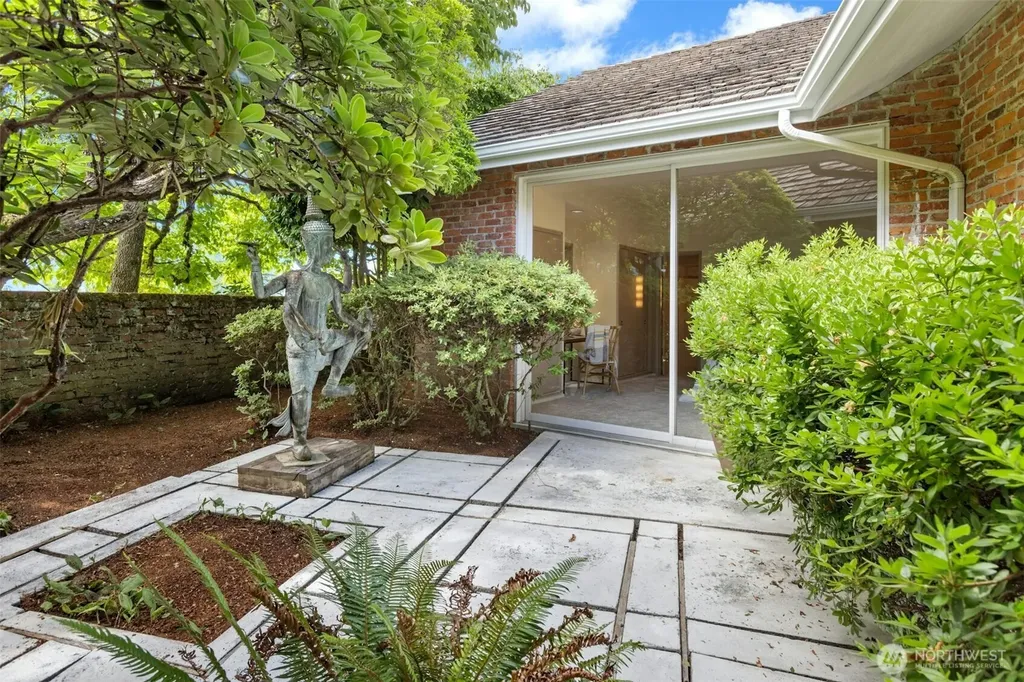 6016 NE Keswick Drive Seattle WA 98105