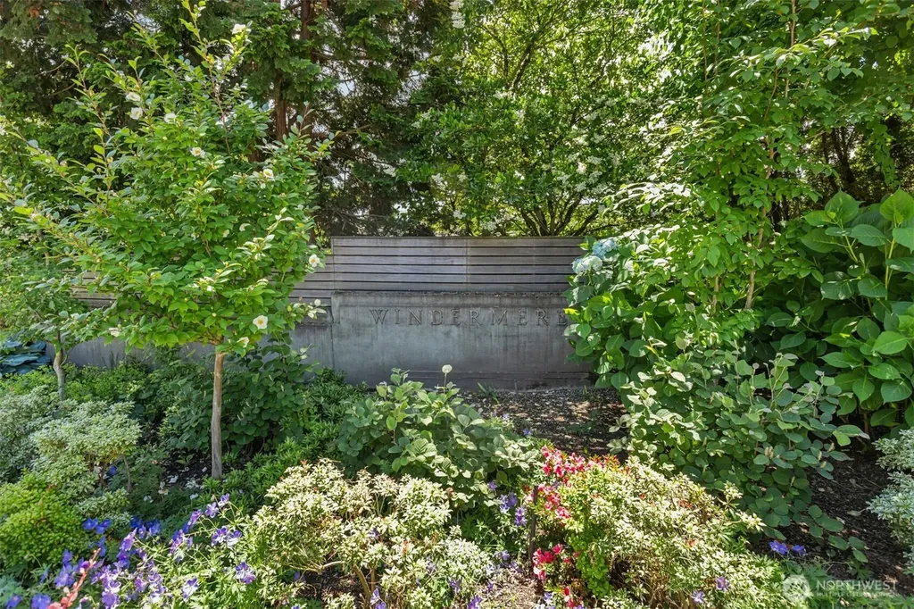 6016 NE Keswick Drive Seattle WA 98105