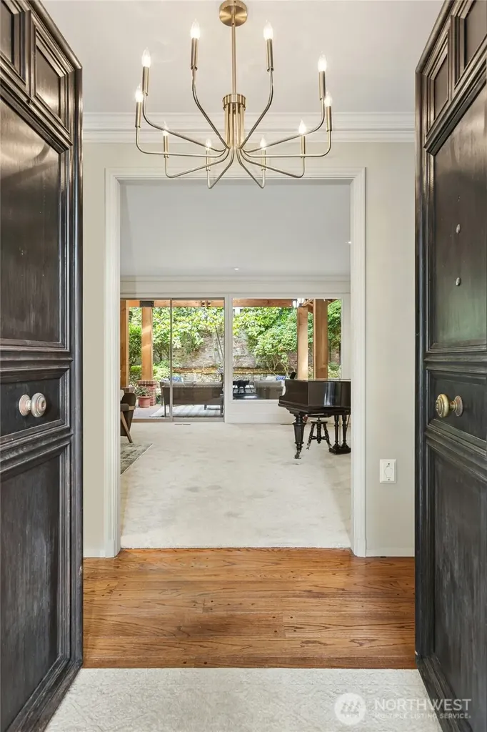 6016 NE Keswick Drive Seattle WA 98105