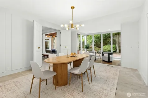 6016 NE Keswick Drive Seattle WA 98105