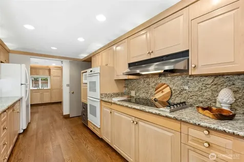 6016 NE Keswick Drive Seattle WA 98105