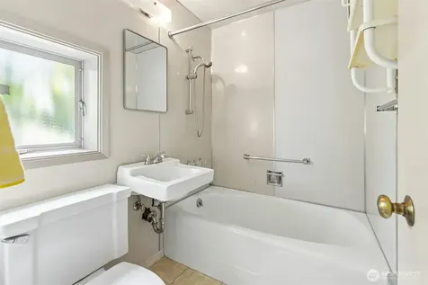 6016 NE Keswick Drive Seattle WA 98105