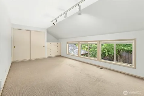 6016 NE Keswick Drive Seattle WA 98105