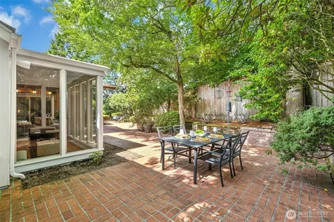 6016 NE Keswick Drive Seattle WA 98105
