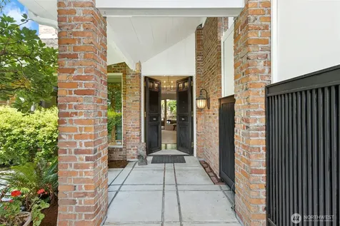 6016 NE Keswick Drive Seattle WA 98105