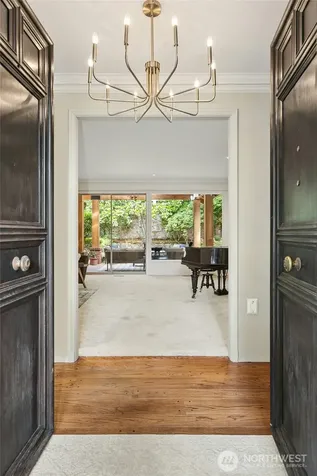 6016 NE Keswick Drive Seattle WA 98105