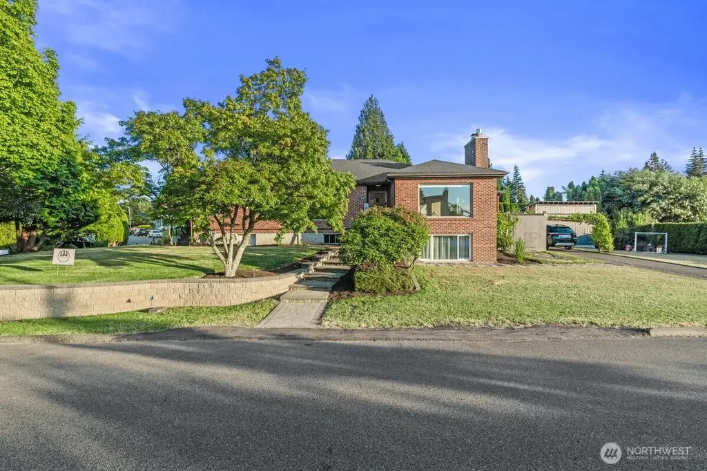 422 Crown Drive Everett WA 98203
