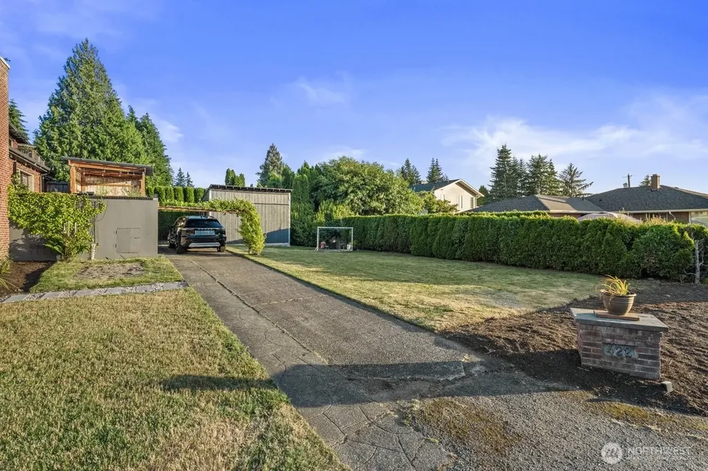 422 Crown Drive Everett WA 98203