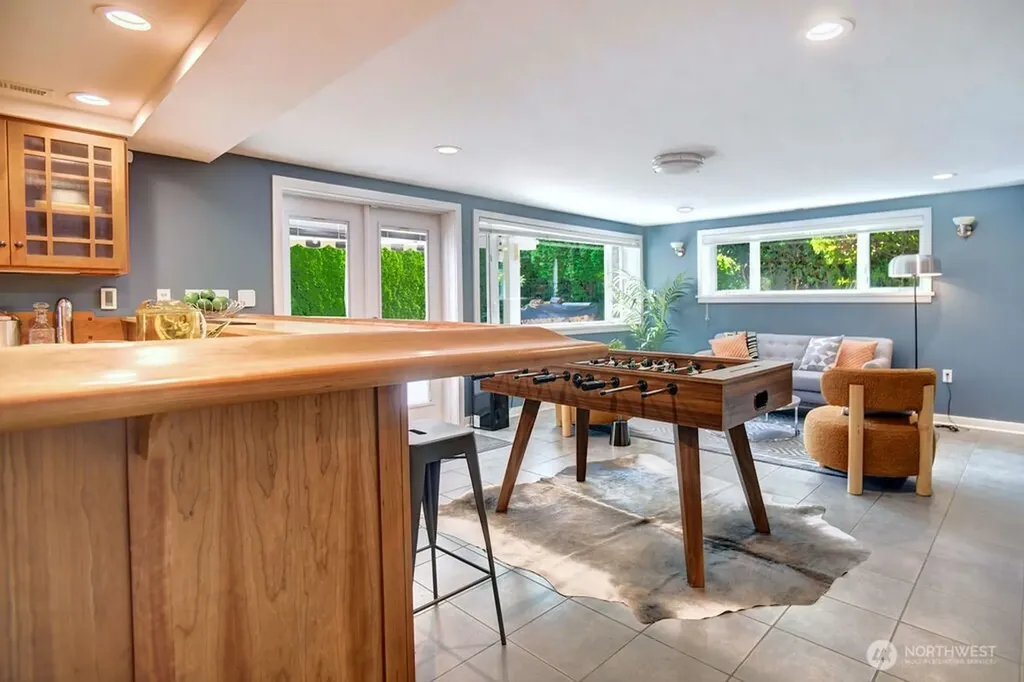 4030 26th Avenue W Seattle WA 98199