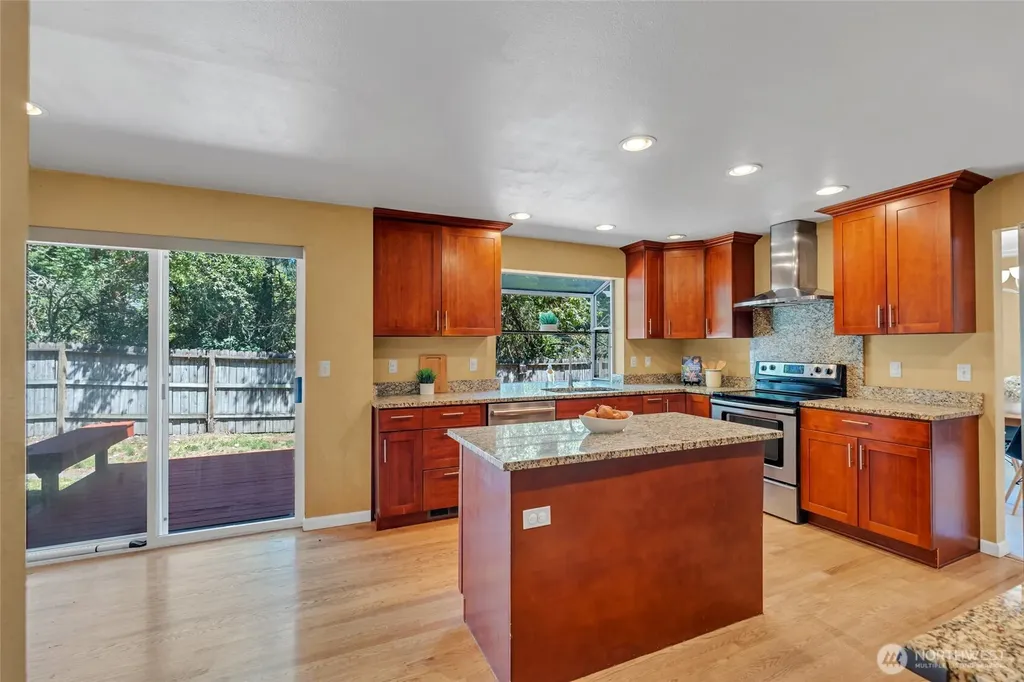 2052 NE Marina Vista Court Poulsbo WA 98370