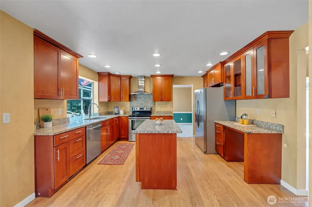 2052 NE Marina Vista Court Poulsbo WA 98370