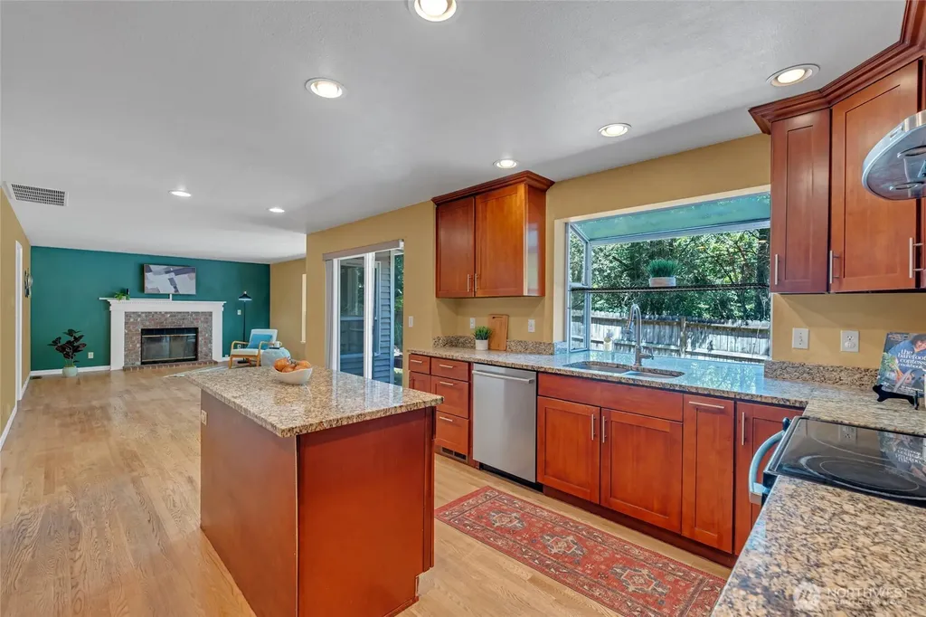 2052 NE Marina Vista Court Poulsbo WA 98370