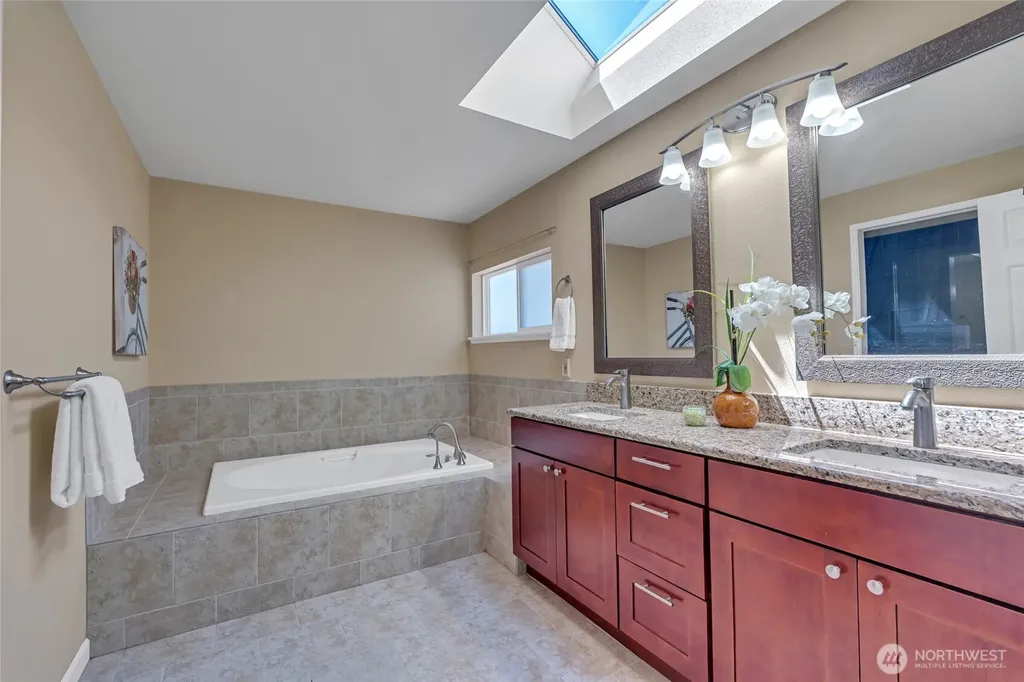 2052 NE Marina Vista Court Poulsbo WA 98370