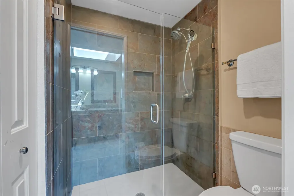 2052 NE Marina Vista Court Poulsbo WA 98370