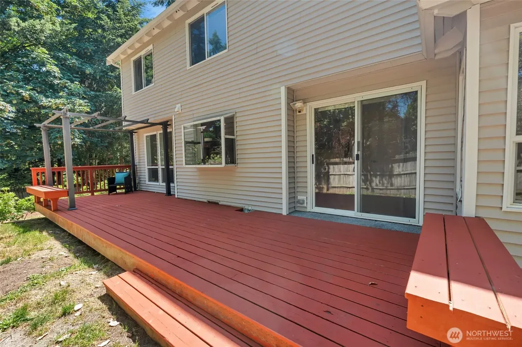 2052 NE Marina Vista Court Poulsbo WA 98370
