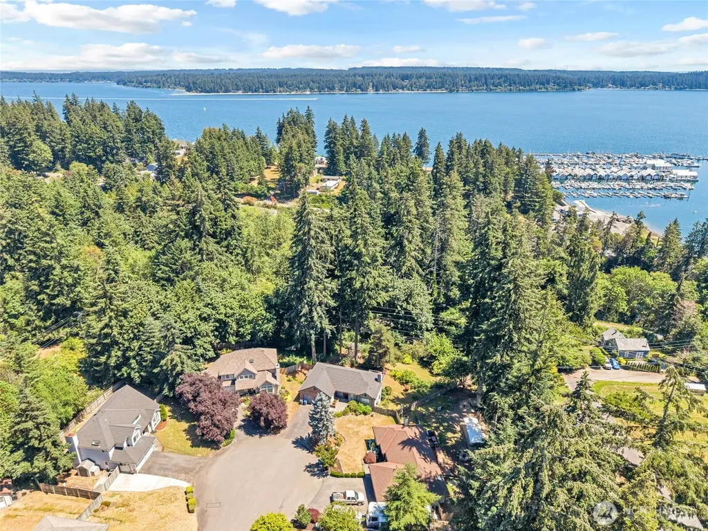 2052 NE Marina Vista Court Poulsbo WA 98370
