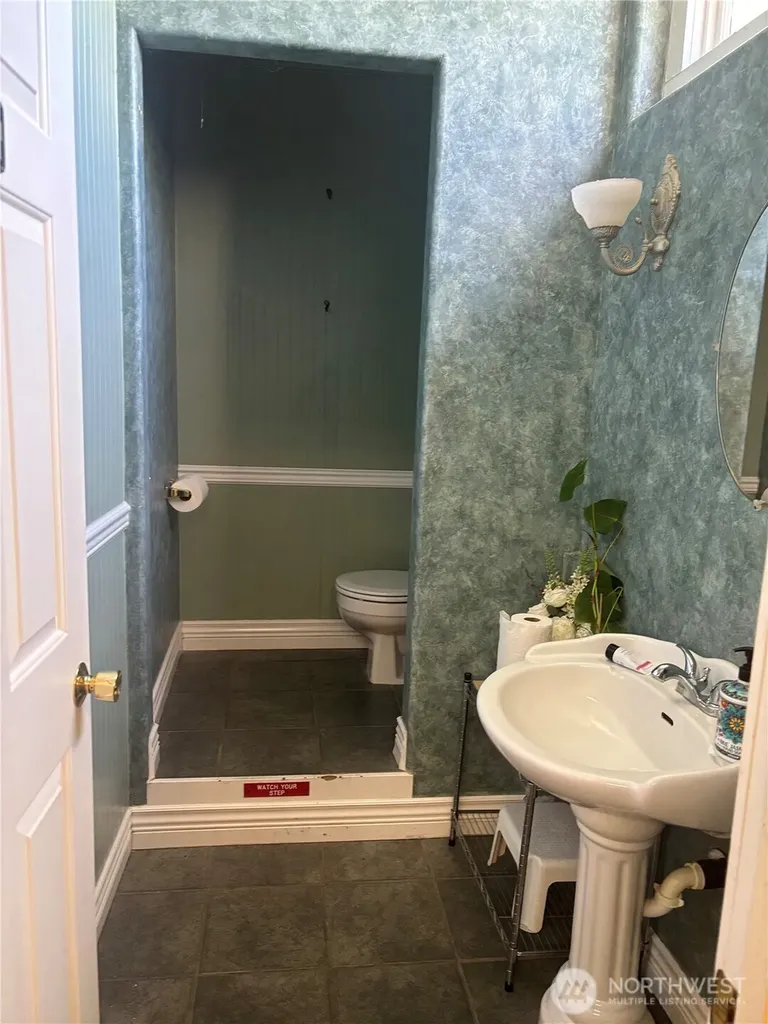 135 Washington Street #C Sequim WA 98382