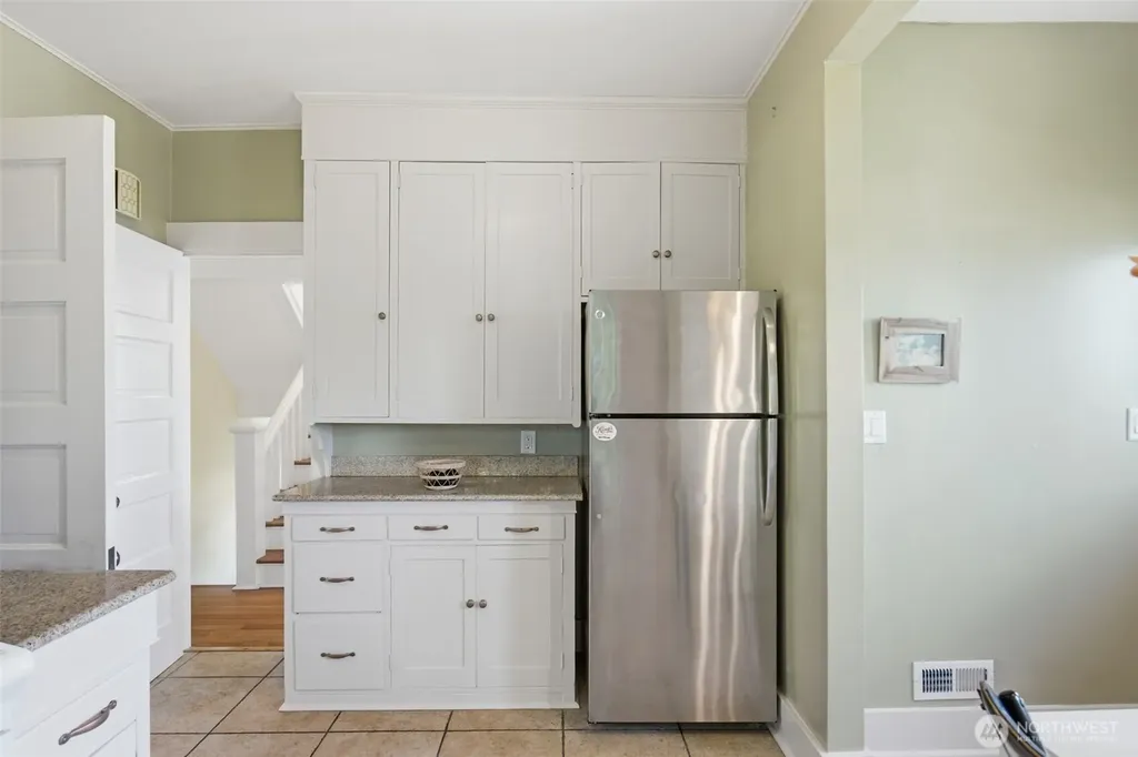 5521 12 Avenue NE Seattle WA 98105