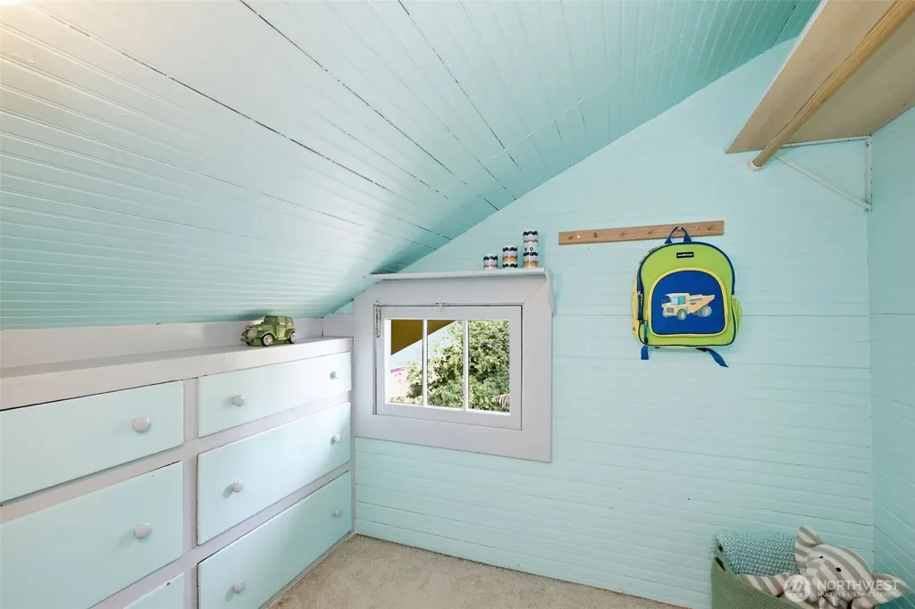 5521 12 Avenue NE Seattle WA 98105