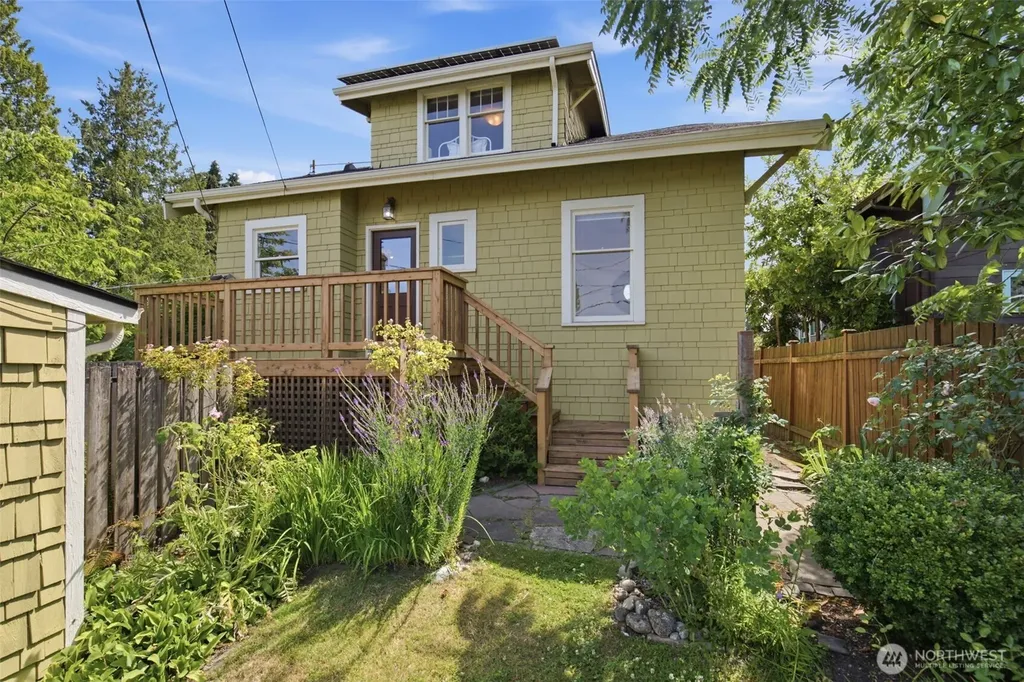 5521 12 Avenue NE Seattle WA 98105