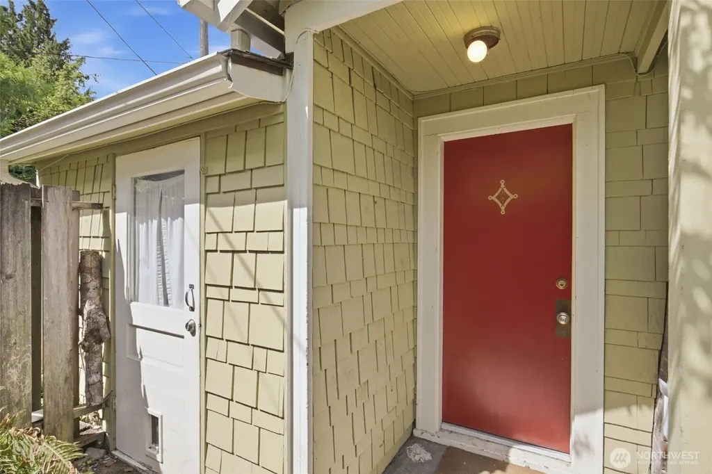 5521 12 Avenue NE Seattle WA 98105
