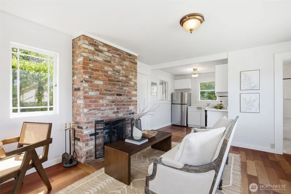 5521 12 Avenue NE Seattle WA 98105