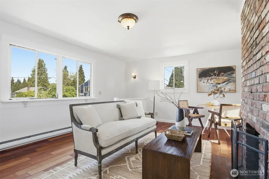 5521 12 Avenue NE Seattle WA 98105