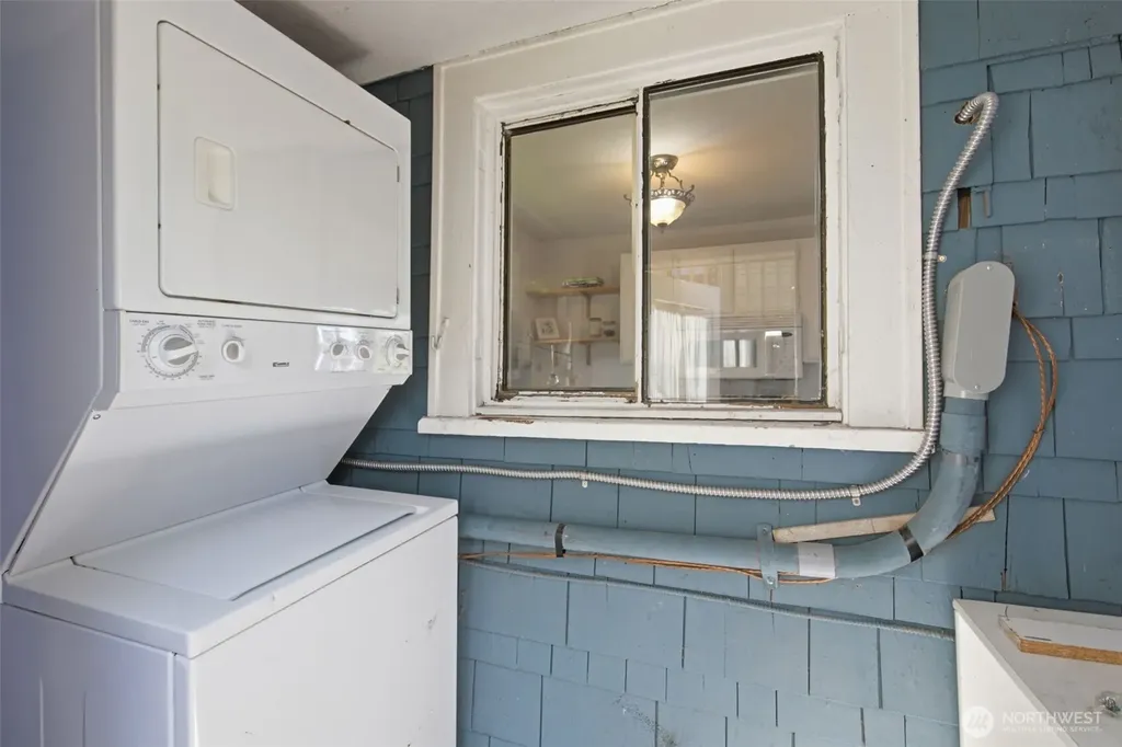 5521 12 Avenue NE Seattle WA 98105