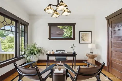 5521 12 Avenue NE Seattle WA 98105