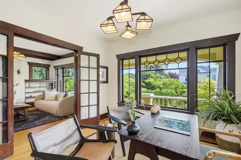 5521 12 Avenue NE Seattle WA 98105