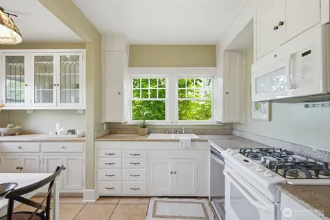 5521 12 Avenue NE Seattle WA 98105