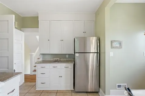 5521 12 Avenue NE Seattle WA 98105