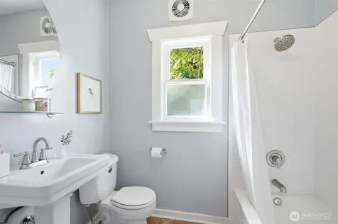 5521 12 Avenue NE Seattle WA 98105