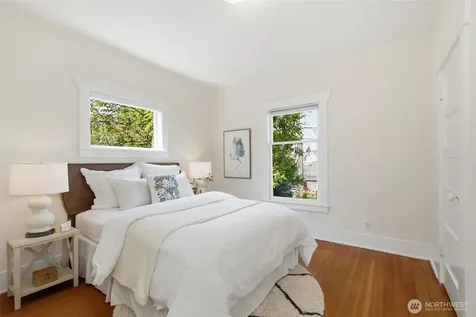 5521 12 Avenue NE Seattle WA 98105