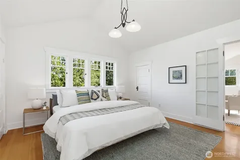 5521 12 Avenue NE Seattle WA 98105