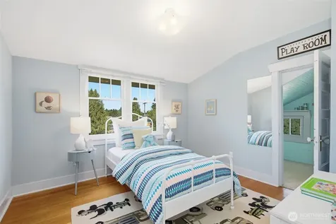 5521 12 Avenue NE Seattle WA 98105