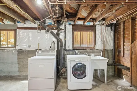 5521 12 Avenue NE Seattle WA 98105
