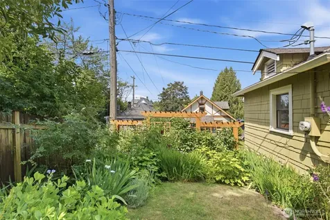 5521 12 Avenue NE Seattle WA 98105