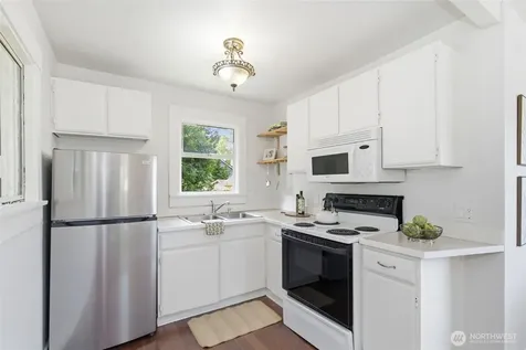 5521 12 Avenue NE Seattle WA 98105