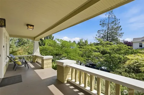 5521 12 Avenue NE Seattle WA 98105
