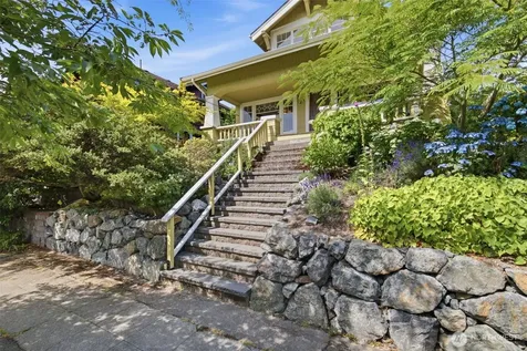 5521 12 Avenue NE Seattle WA 98105