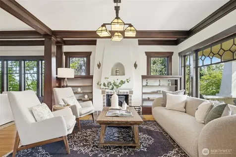 5521 12 Avenue NE Seattle WA 98105