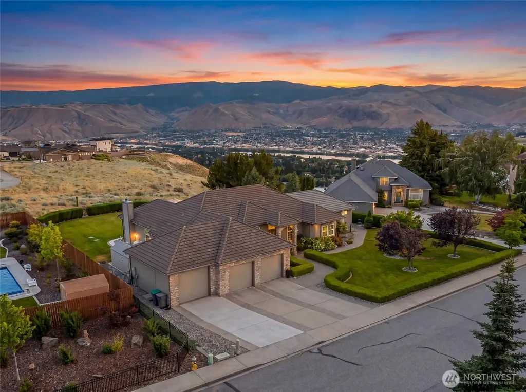2286 Grand Avenue East Wenatchee WA 98802