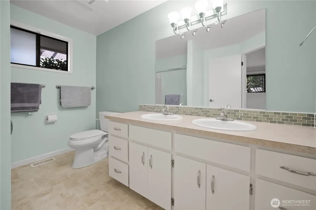 1781 NE 11th Avenue Oak Harbor WA 98277